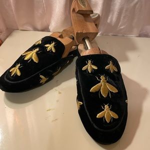 INC International Concepts Black Velvet Slip On Embroidered Gold Bees Size 6.5